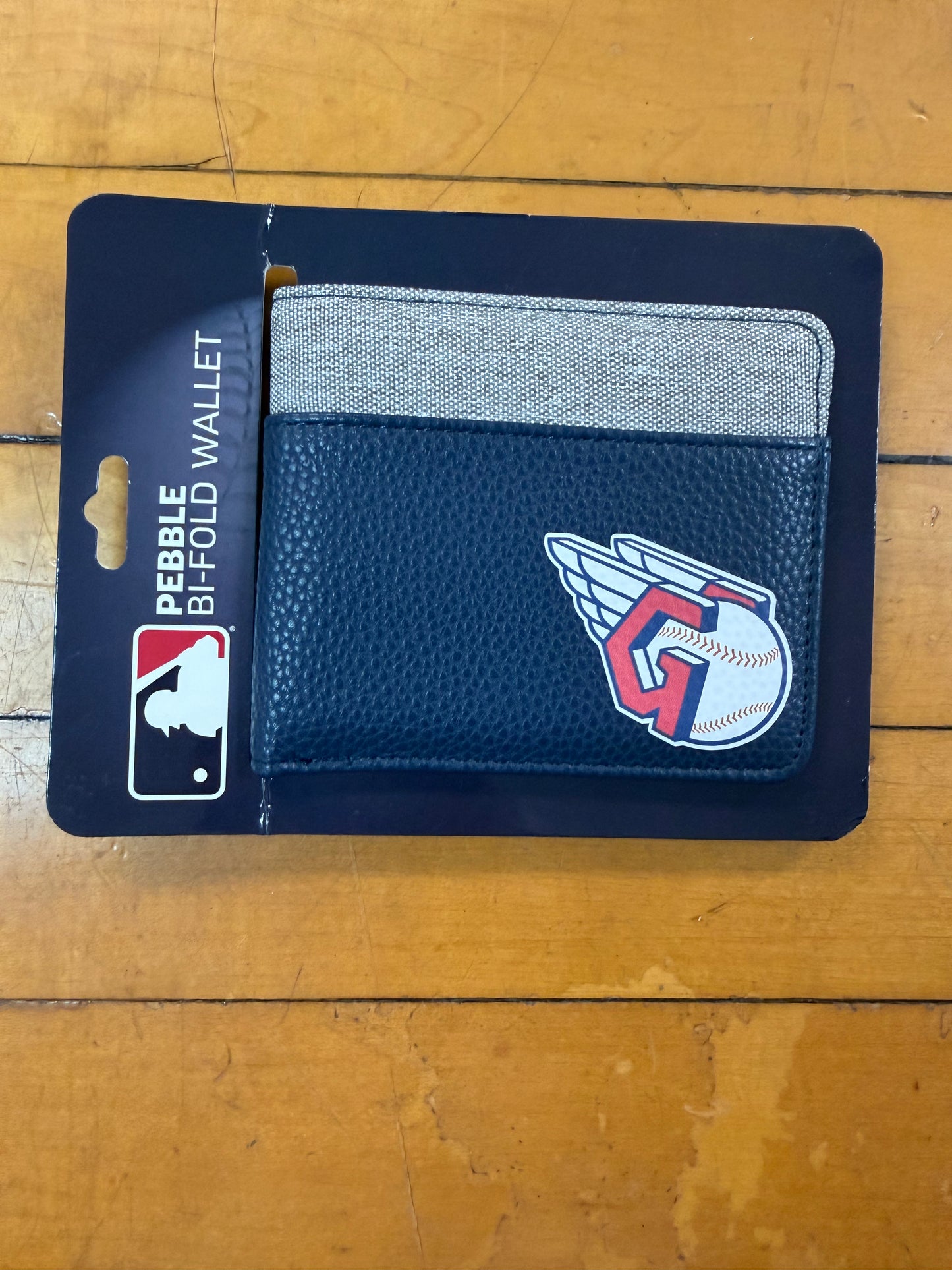 MLB Cleveland Guardians Pebble Bi-Fold Wallet