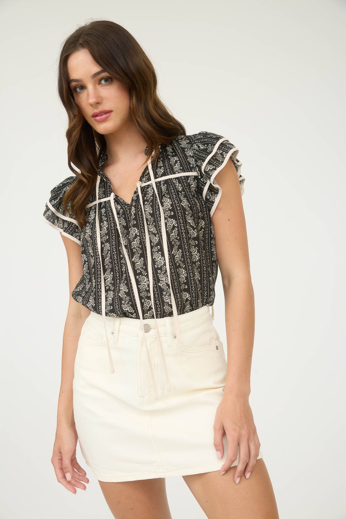 BLACK FLORAL PRINT FRONT TIE RUFFLE TOP