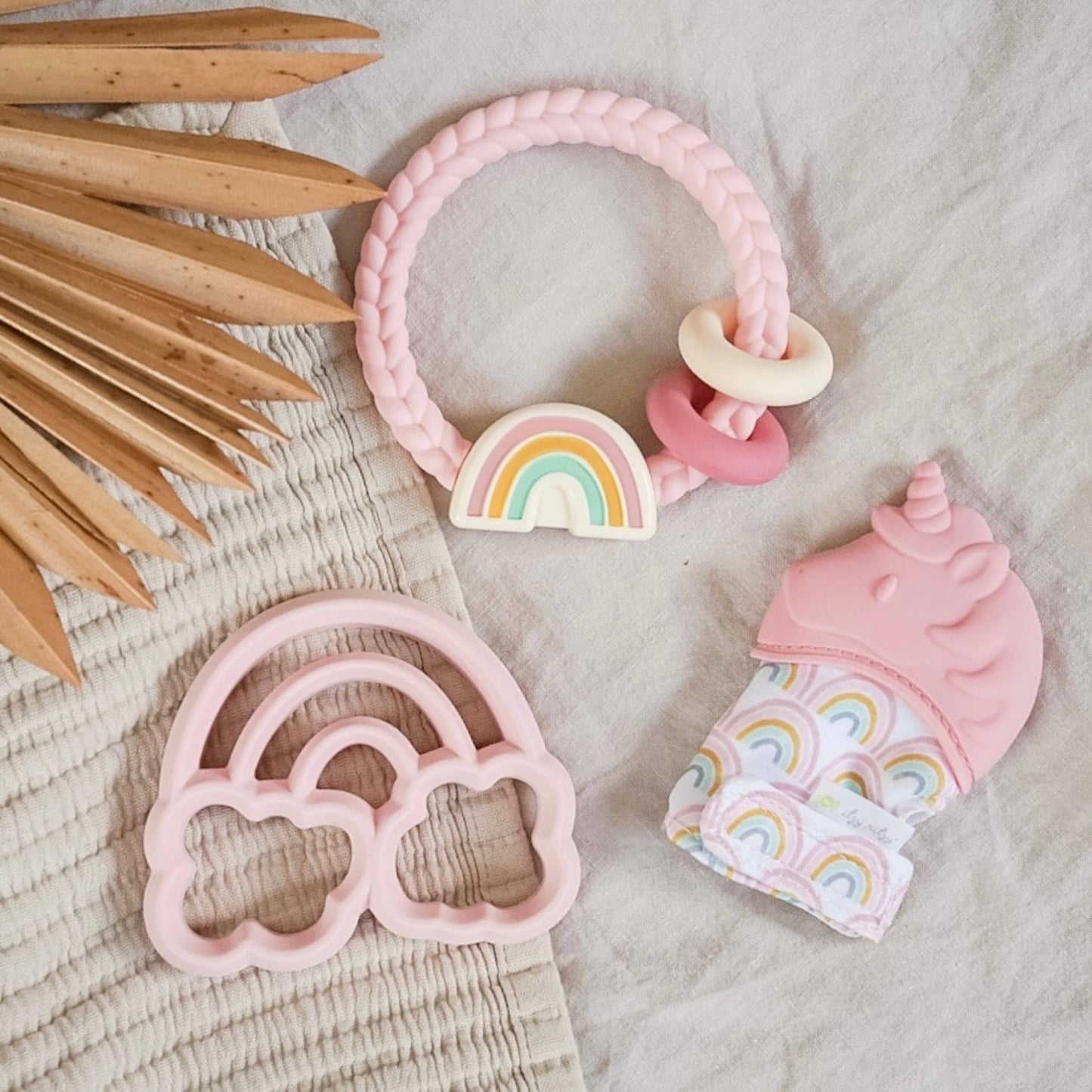 Itzy Mitt™ Teething Mitts: Highland Cow