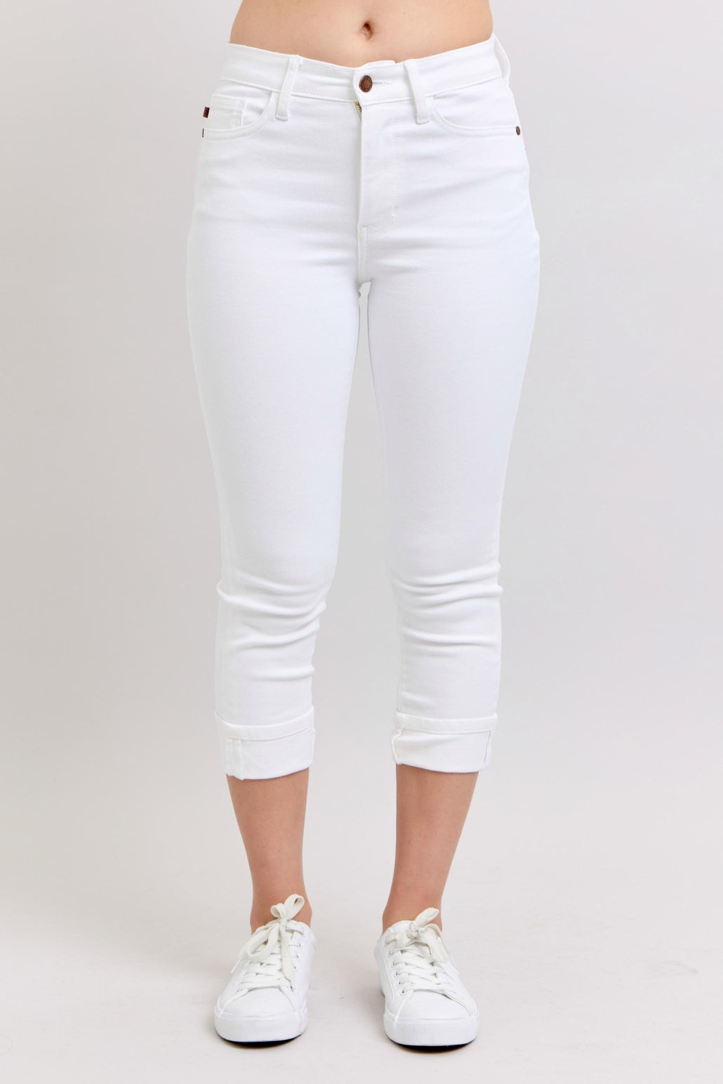 Judy Blue - Mid Rise White Cuffed Capris