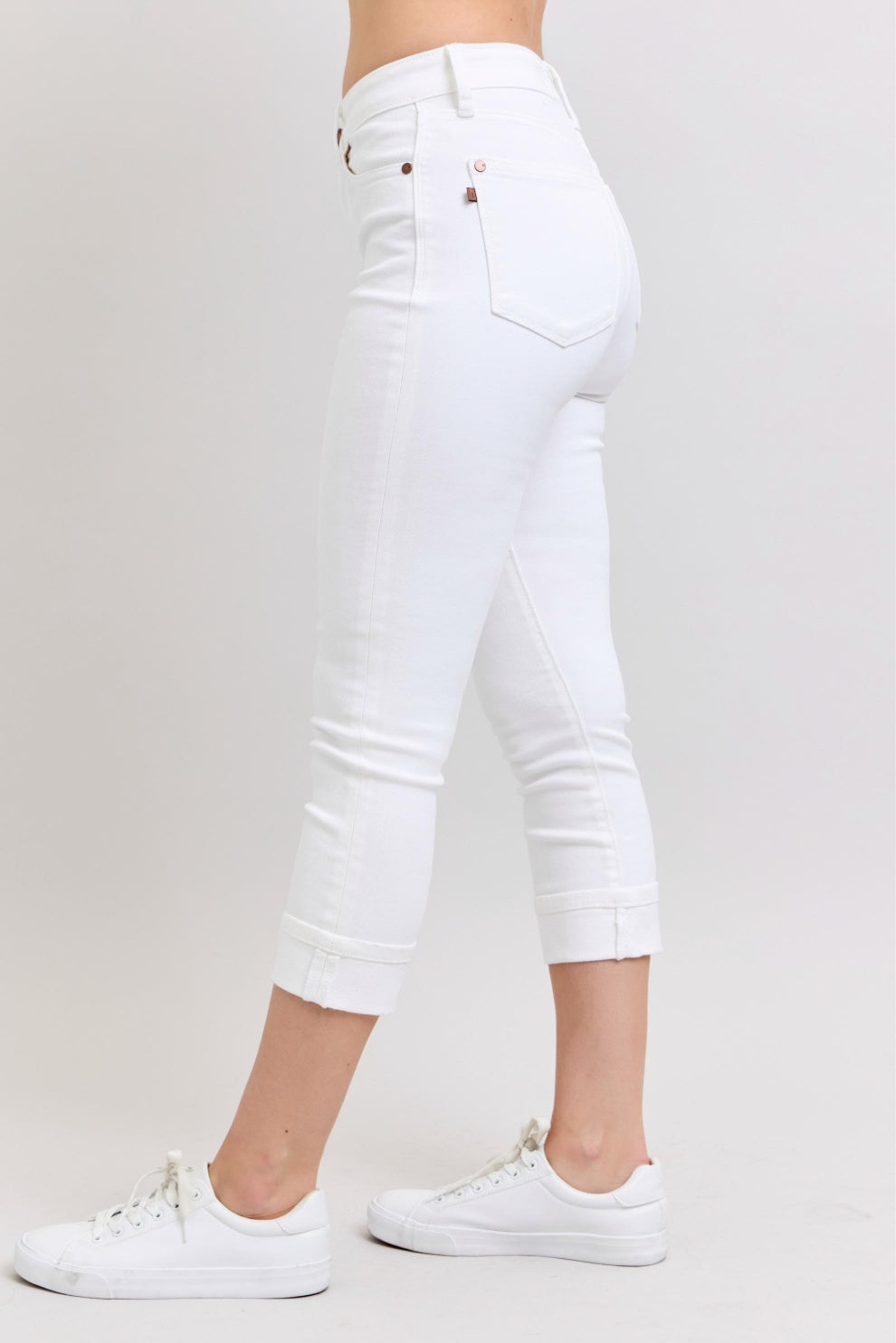Judy Blue - Mid Rise White Cuffed Capris
