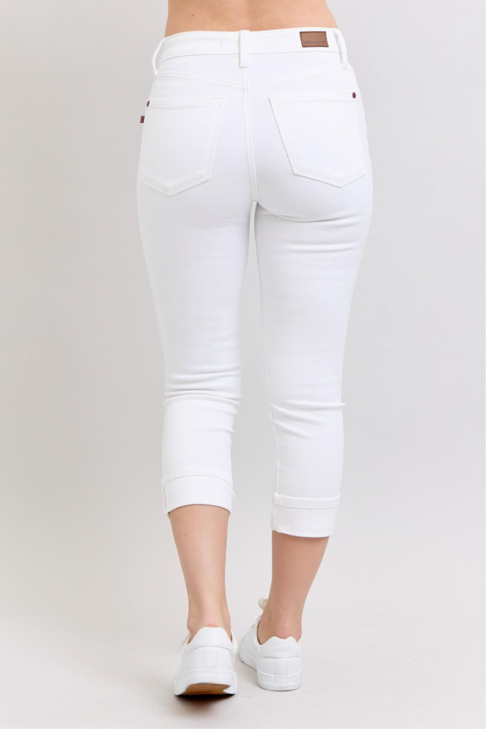 Judy Blue - Mid Rise White Cuffed Capris