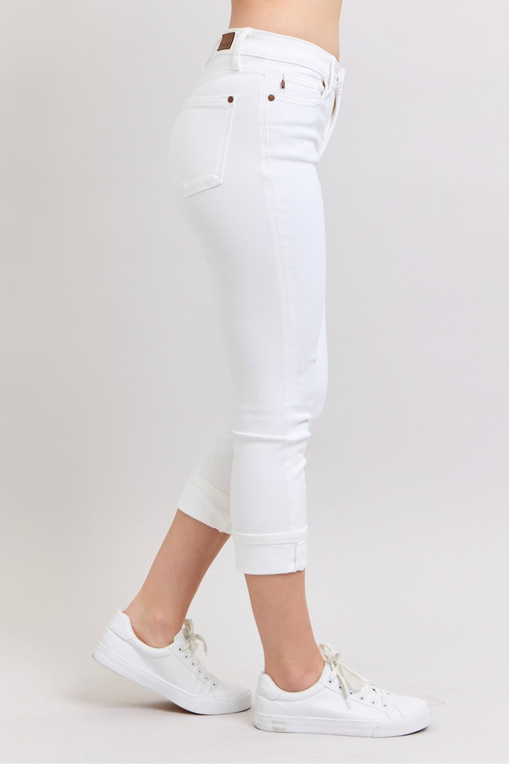Judy Blue - Mid Rise White Cuffed Capris