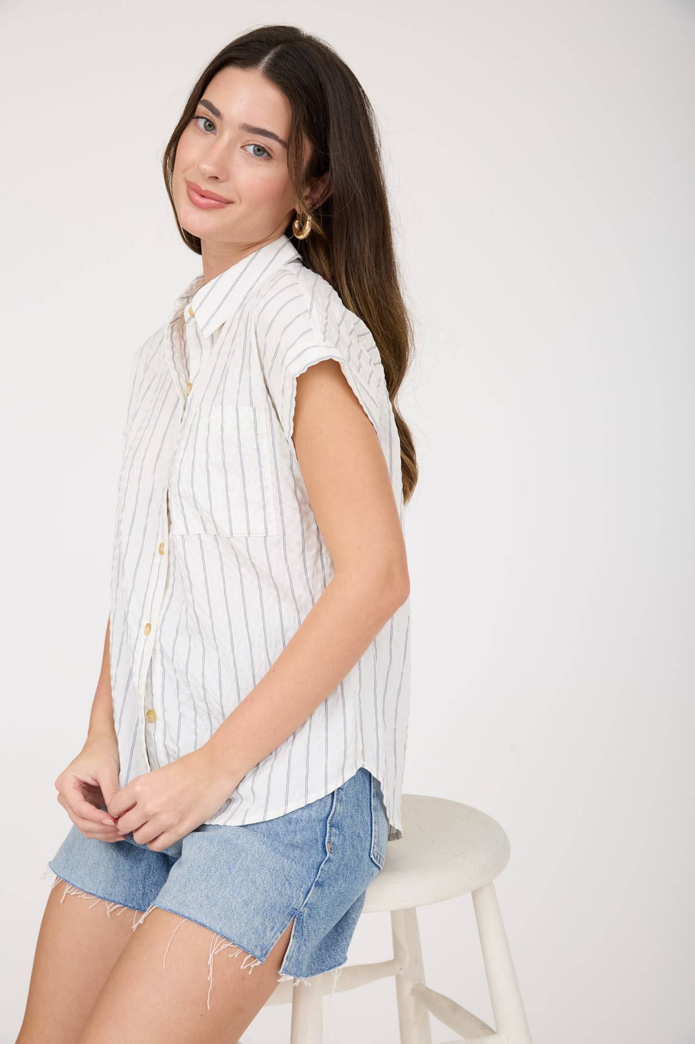 STRIPE EXTENDED SHOULDER COLLARED SHIRT