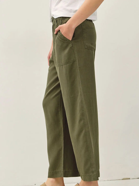OLIVE TENCEL TAPERED PANTS