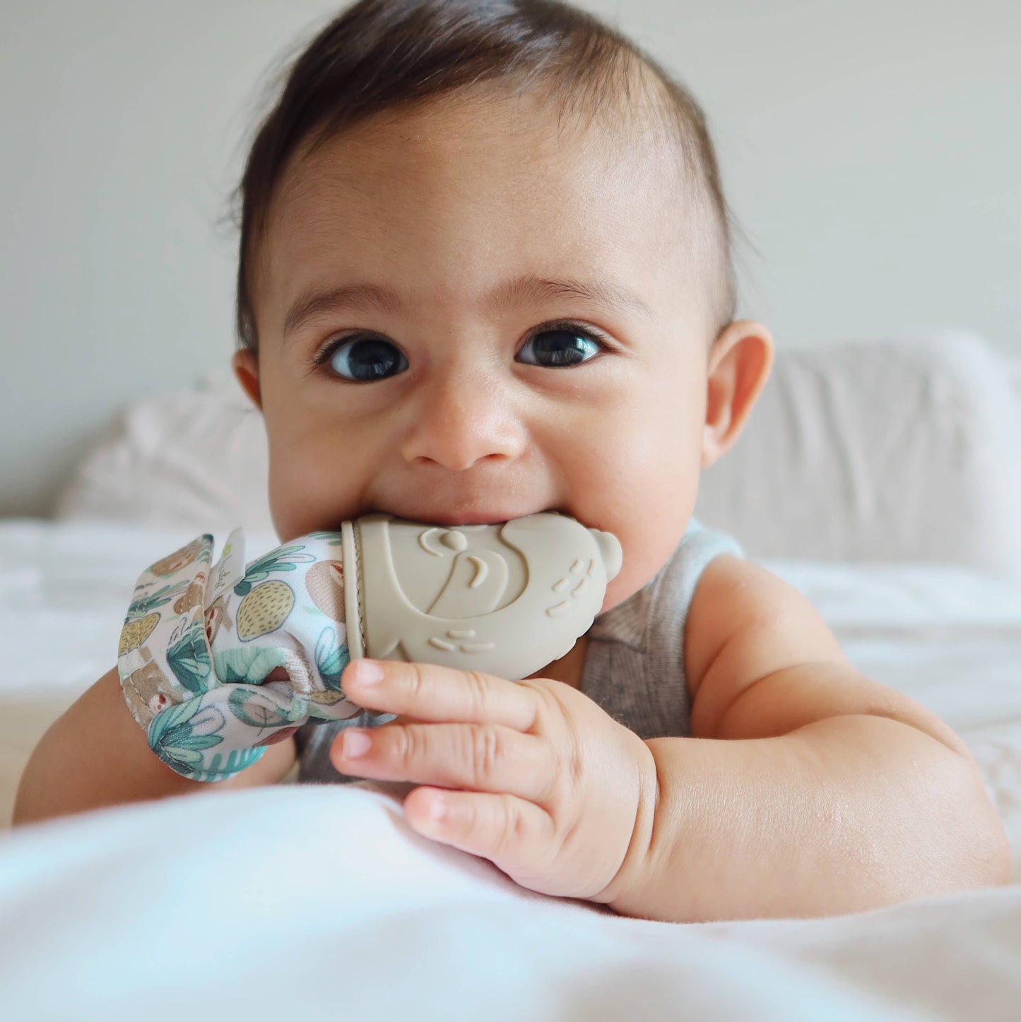 Itzy Mitt™ Teething Mitts: Highland Cow