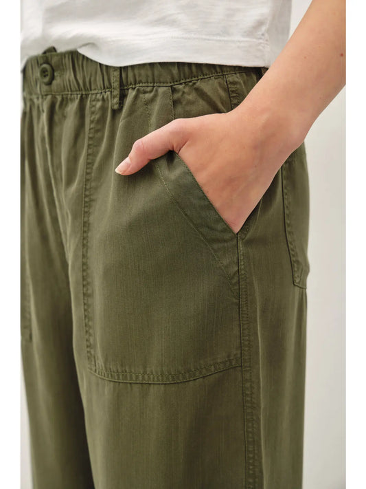 OLIVE TENCEL TAPERED PANTS
