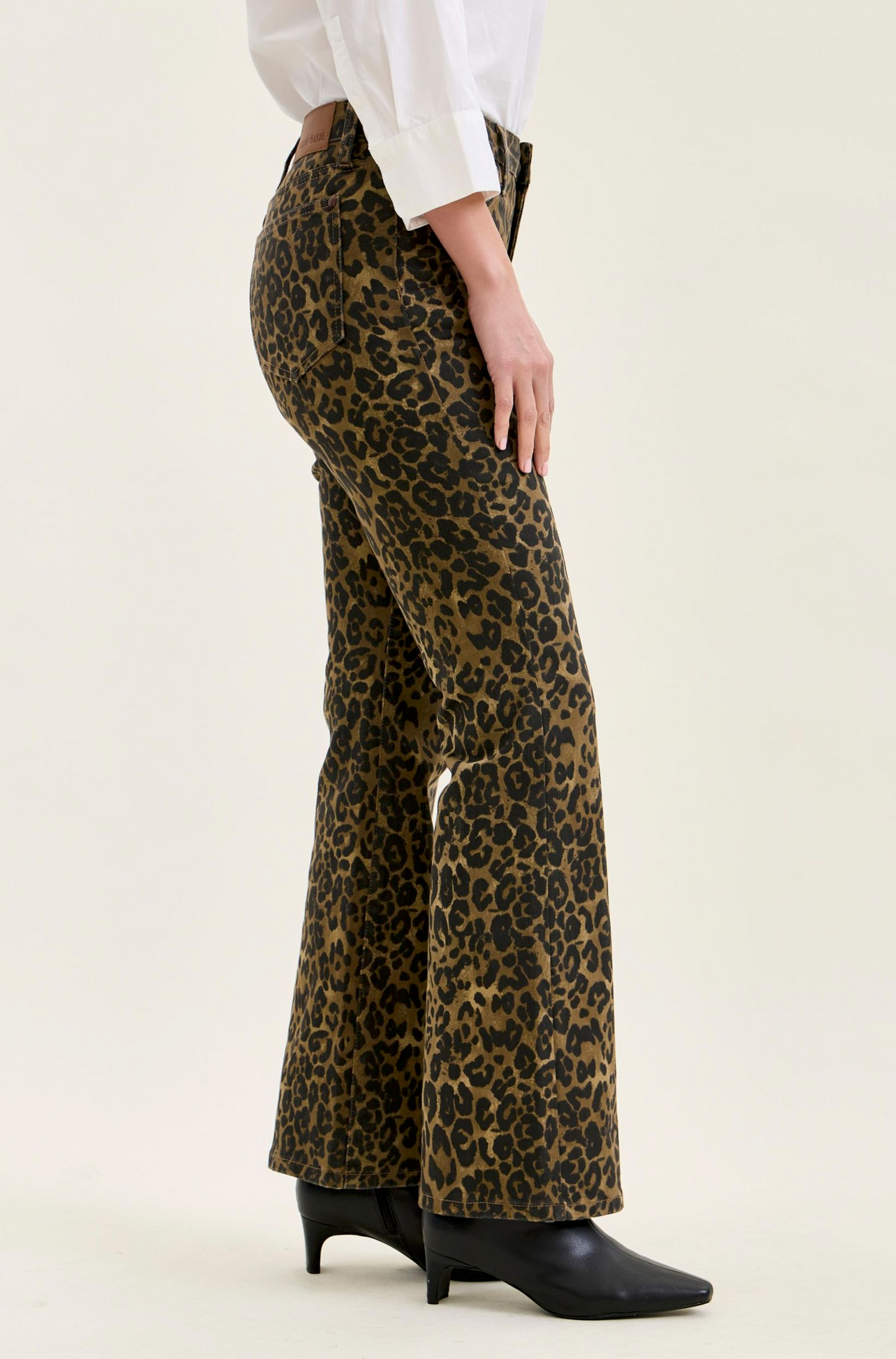Judy Blues - High Waisted Leopard Print Bootcut