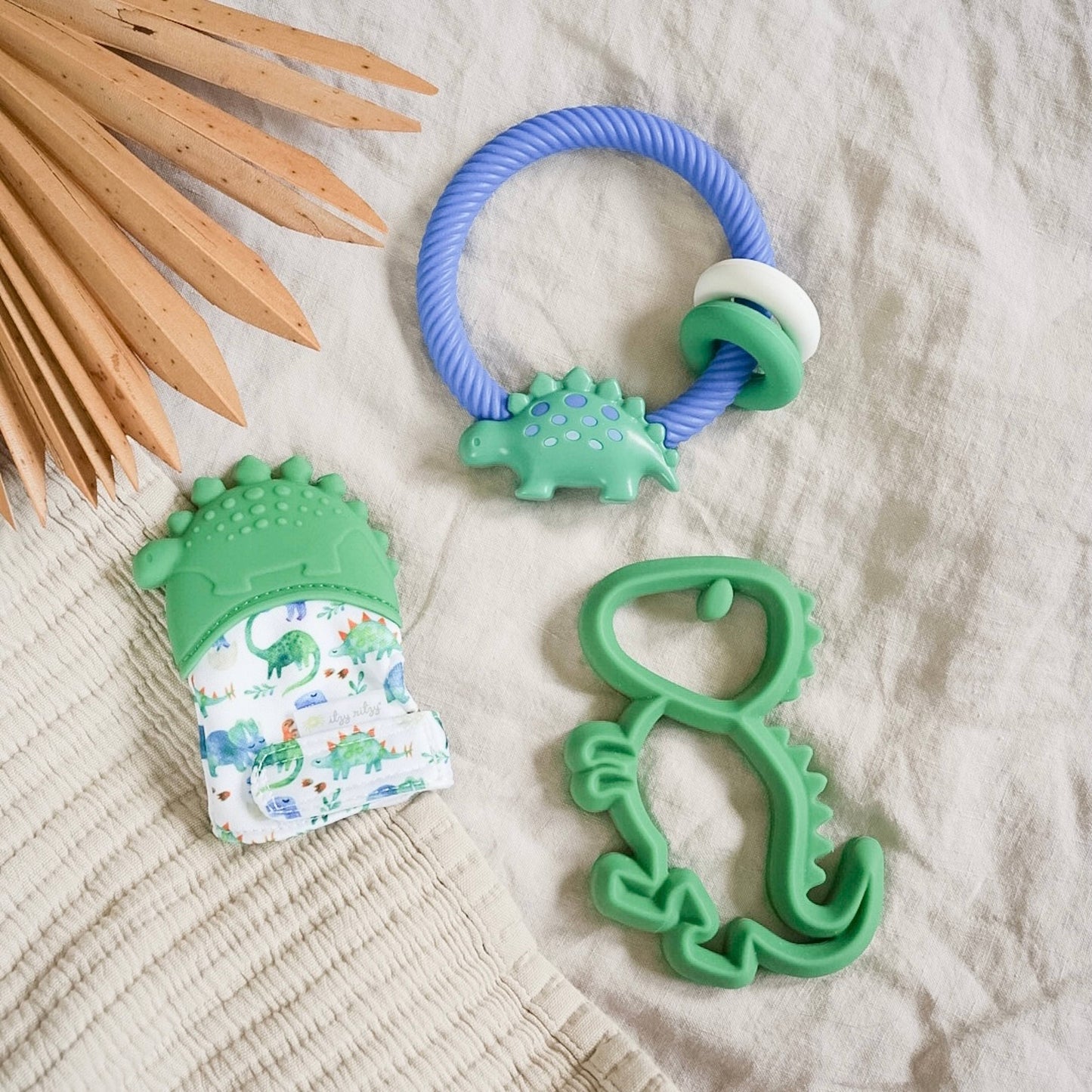 Itzy Mitt™ Teething Mitts: Highland Cow